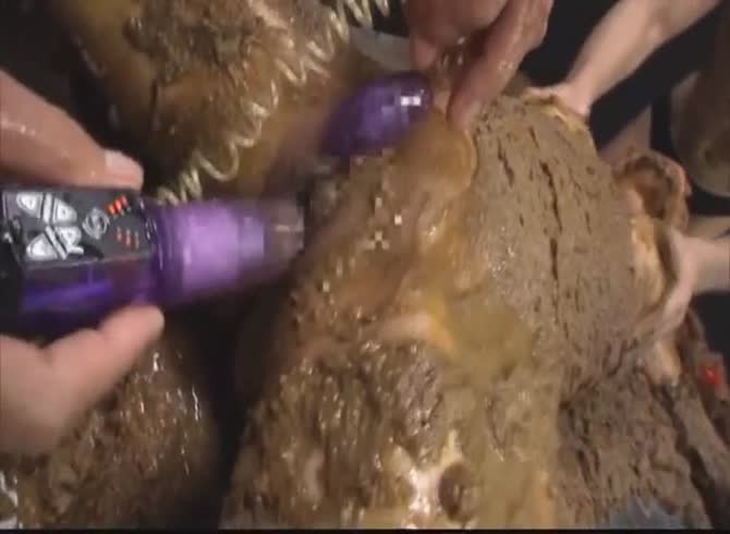 Video :Lady got buried alive in dump of shit and got masturbated